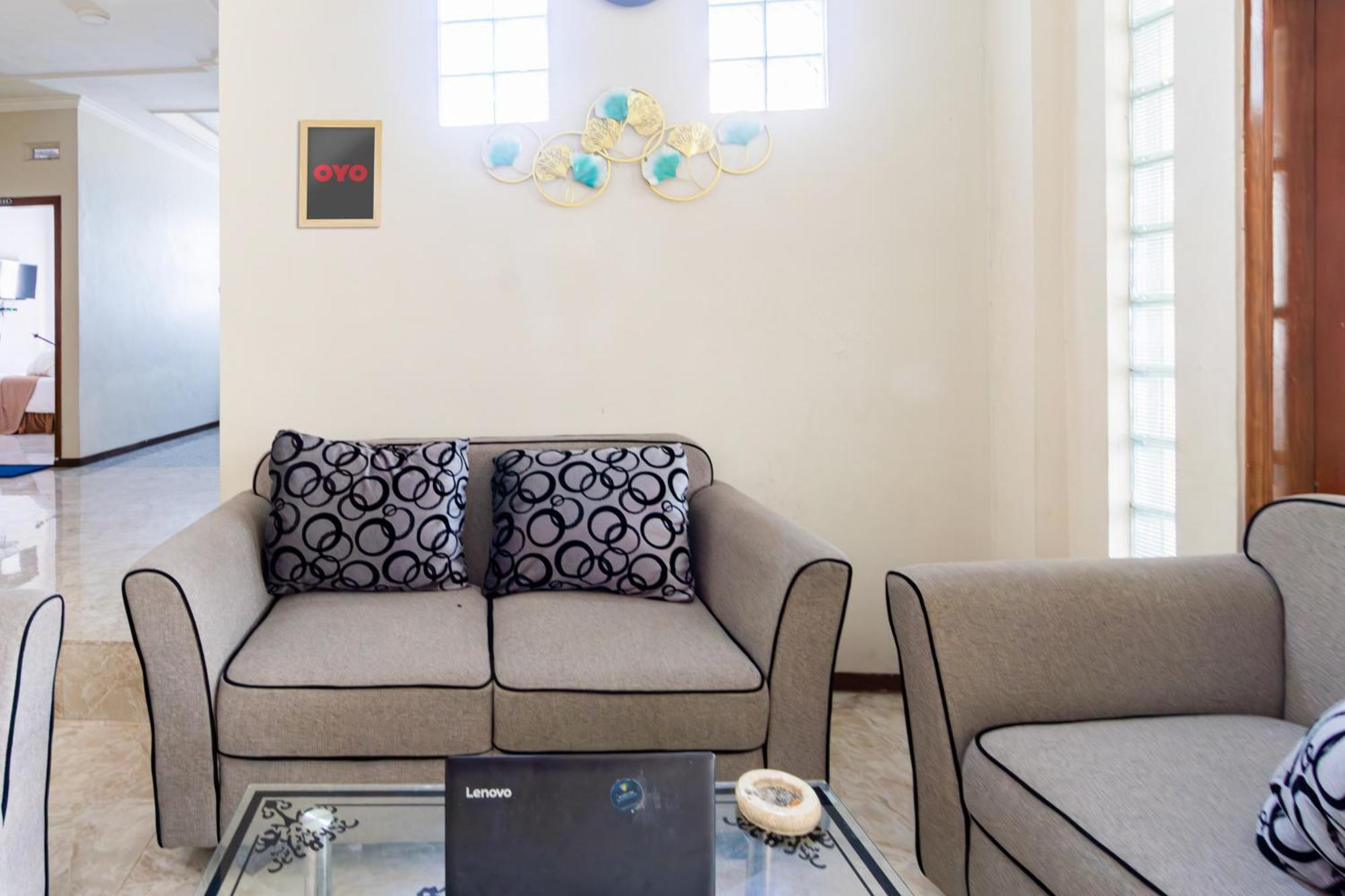 Hotel Spot On 93755 Siwalanpanji Syariah Sidoarjo
